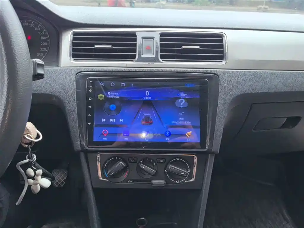 Volkswagen Santana 2013 1.6L Manual Comfort Edition фото 13
