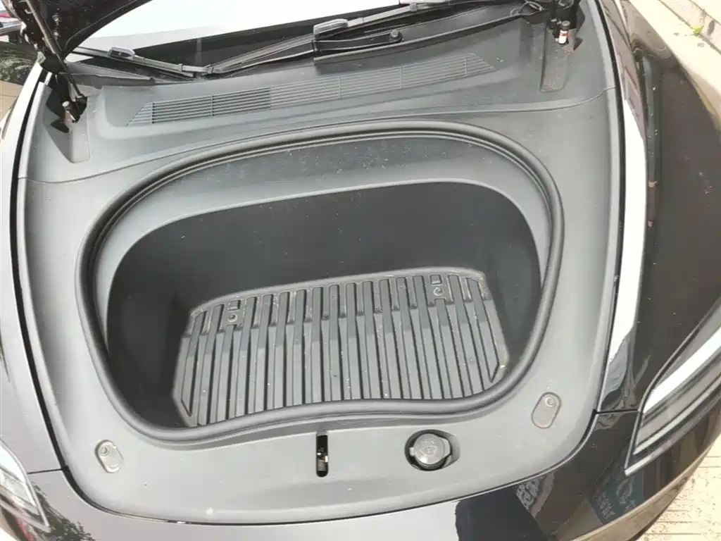Фото 20 - Tesla Model 3