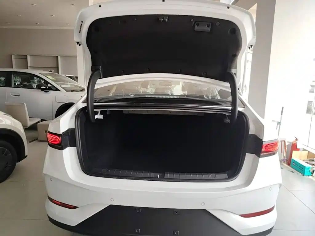BYD Qin PLUS 2026 2026 DM-i Smart Edition 128KM Progressive