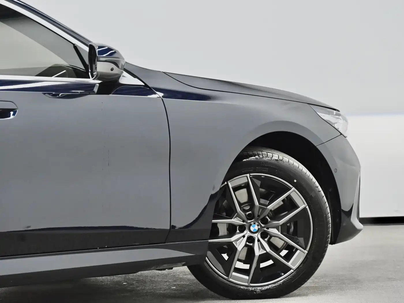 BMW 5 Series 2024 530Li Leading Model Luxury Package фото 32