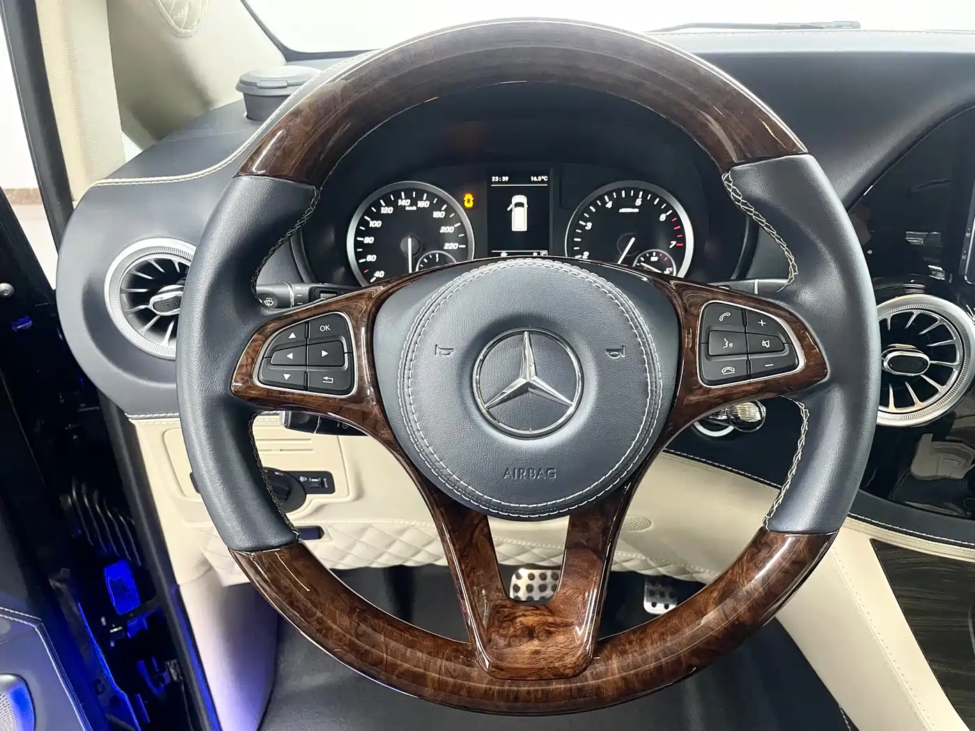 Mercedes-Benz Vito 2018 2.0T Business Edition China VI фото 11