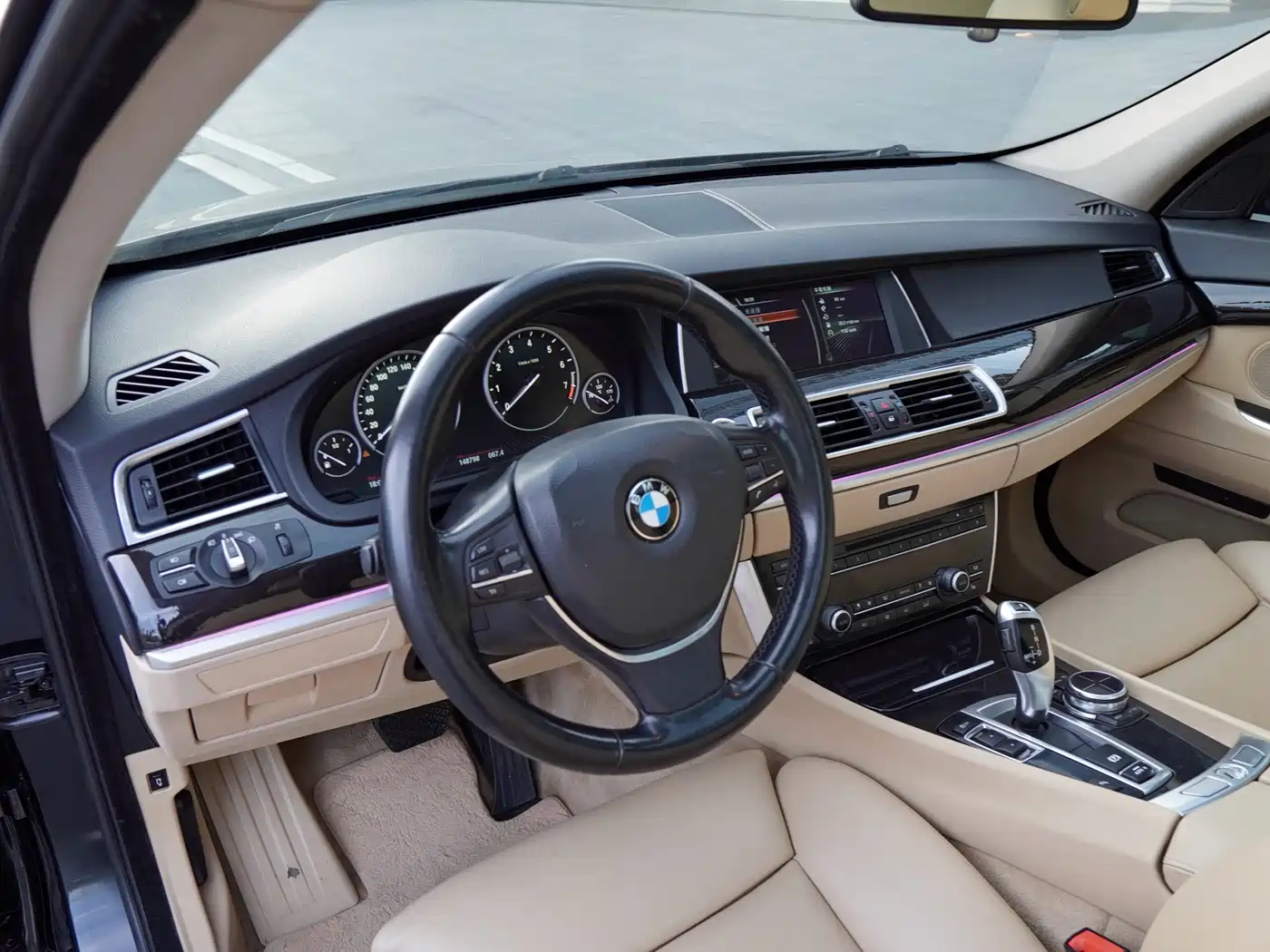 BMW 5 Series GT 2013 535i Leadership фото 13