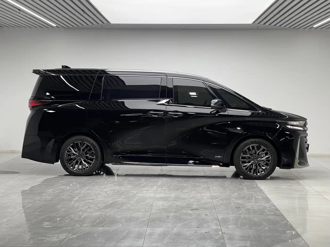 Toyota Vellfire 2025 2025 Crown Hybrid 2.5L Ink Gold Executive Edition
