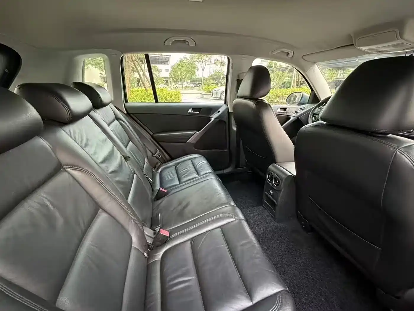 Volkswagen Tiguan 2010 1.8TSI Automatic 2WD Urban фото 9