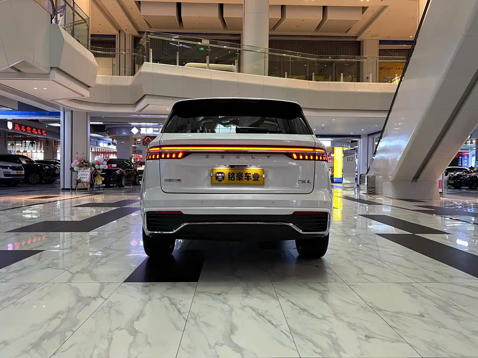 Фото 8 - Geely Monjaro