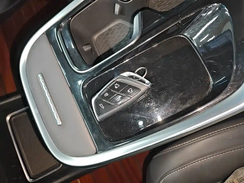 SAIC Maxus Maxus G90 2022 2.0T Galaxy 7-Seater Edition фото 9