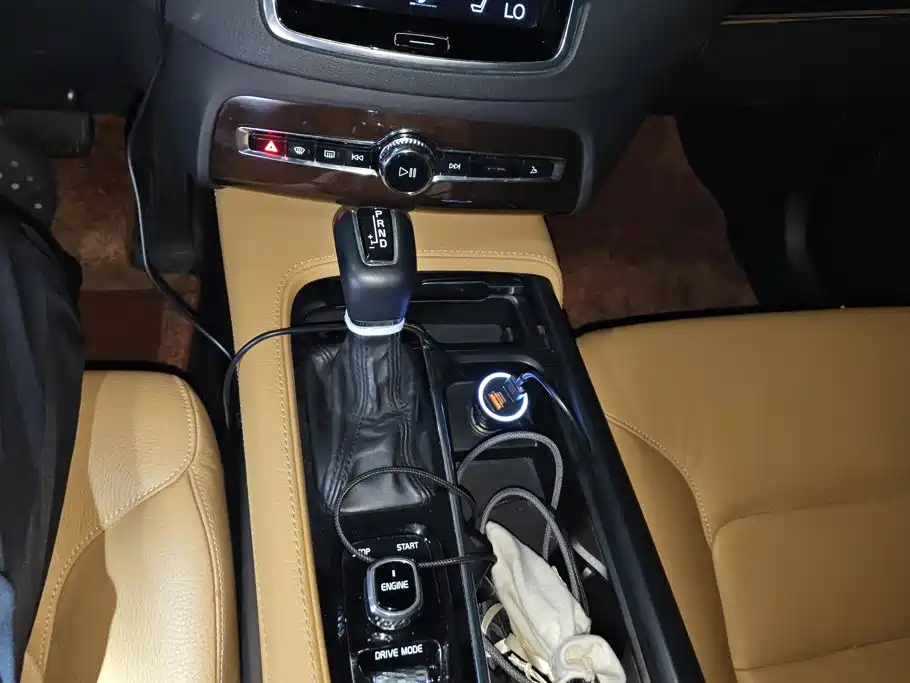 Фото 16 - Volvo XC90