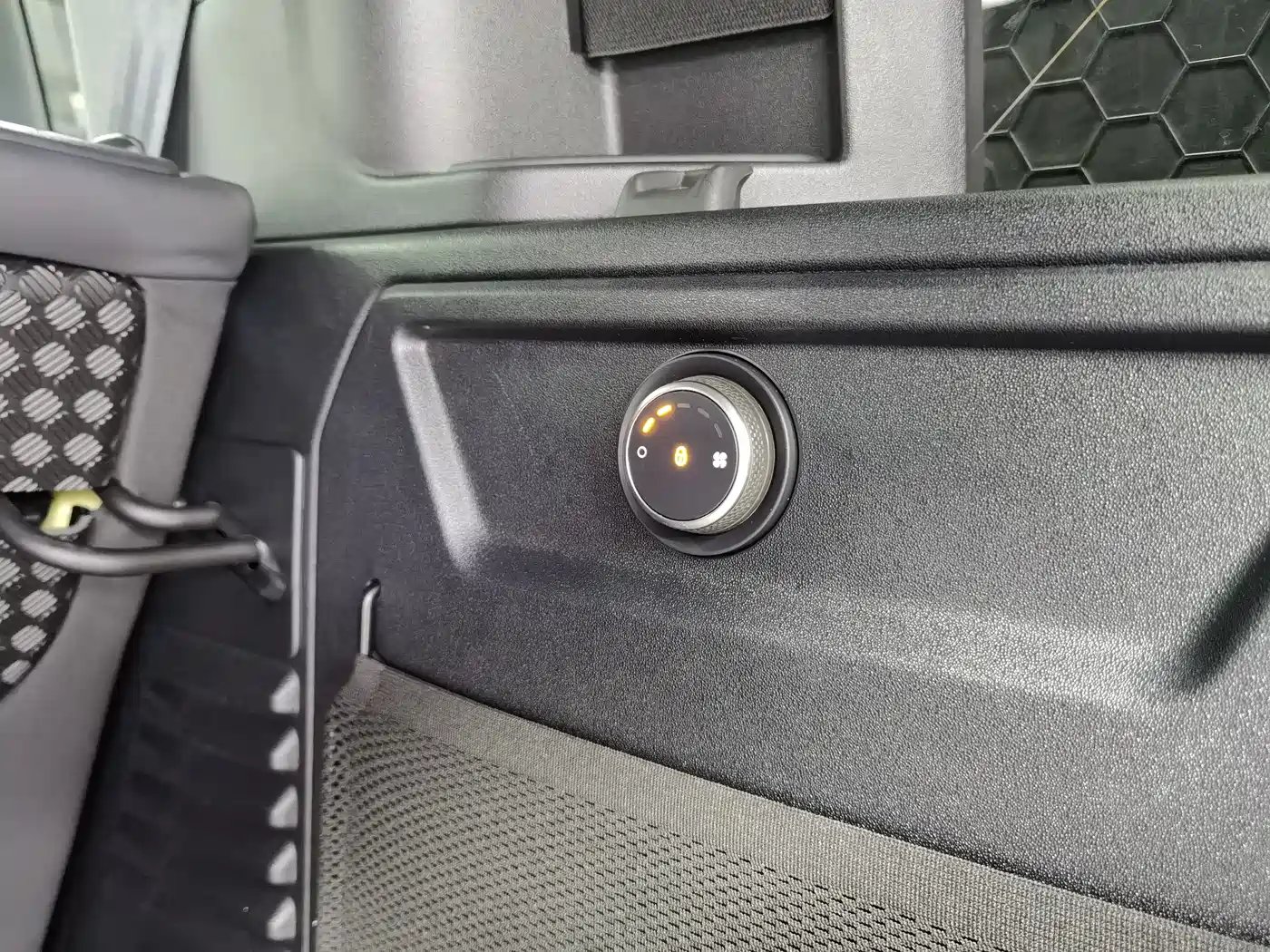 Land Rover Defender 2022 110 P400 X-DYNAMIC HSE фото 18