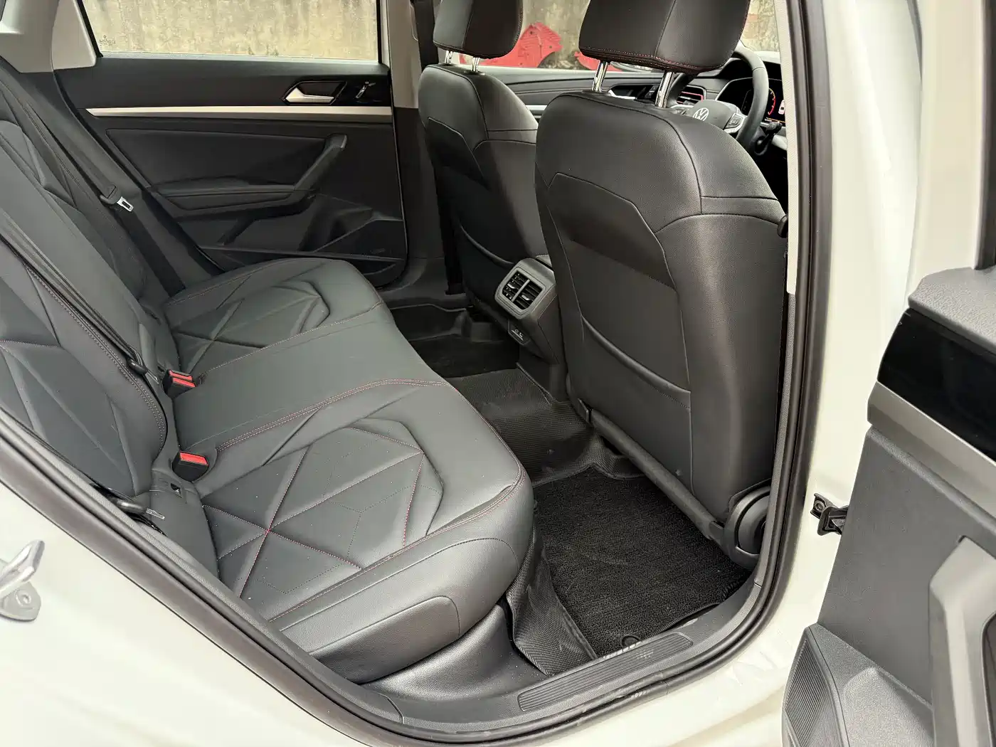 Volkswagen Lavida 2026 300TSI DSG Starlight Leading Edition фото 11