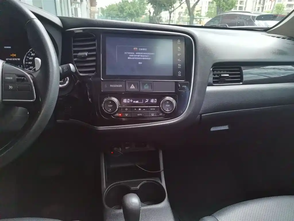 MITSUBISHI OUTLANDER