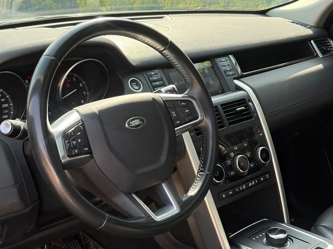 Фото 8 - Land Rover Discovery Sport