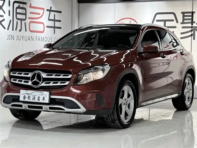 MERCEDES-BENZ GLA