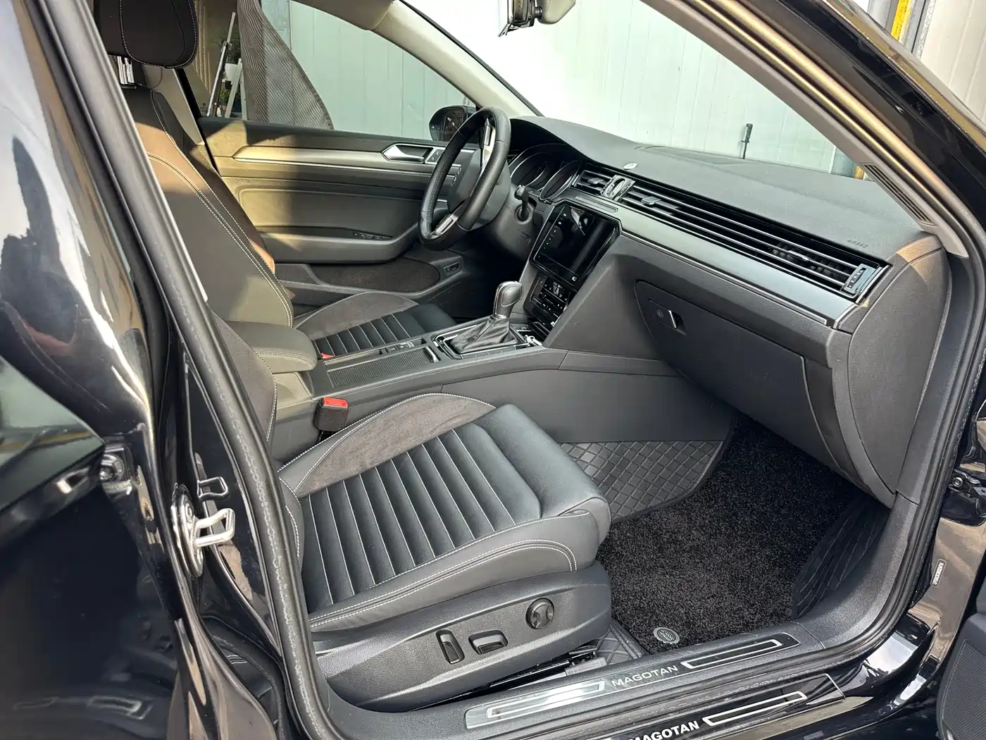Volkswagen Magotan 2020 330TSI DSG Leading фото 11