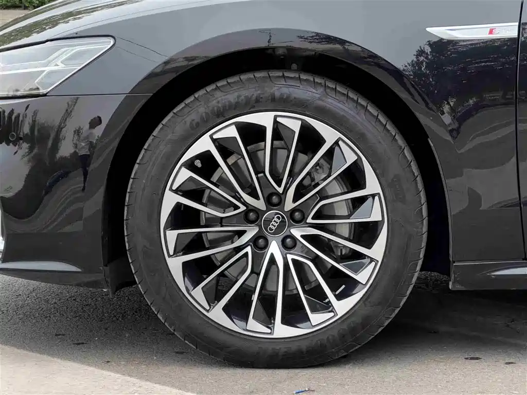 Audi A7L 2024 45 TFSI Luxury фото 4