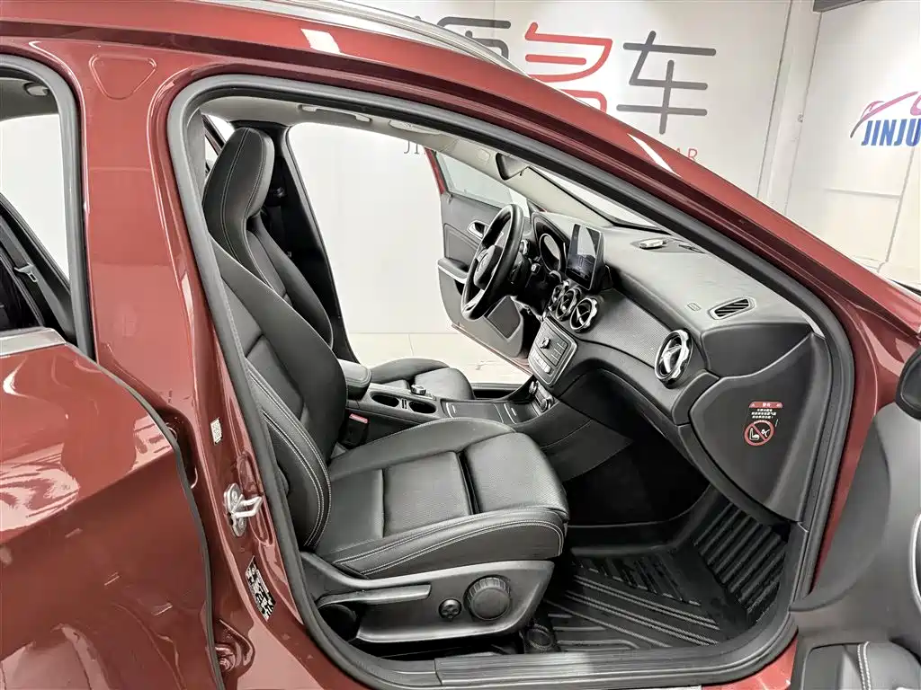 Mercedes-Benz GLA 2018 GLA 200 Dynamic фото 16