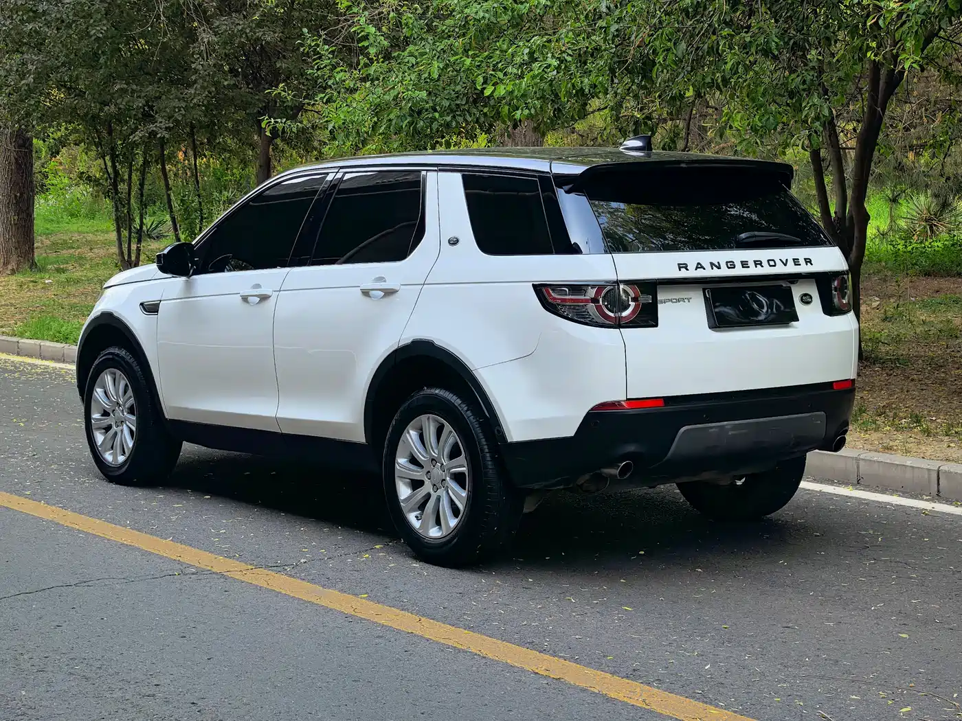 Land Rover Discovery Sport 2018 240PS SE Edition фото 5