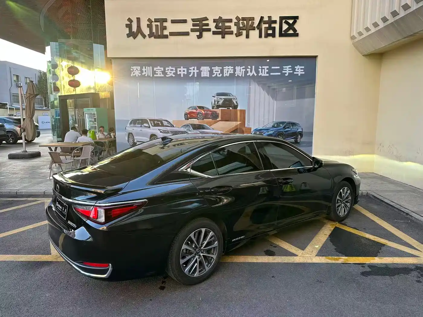 Lexus ES 2021 300h Excellence Edition фото 23