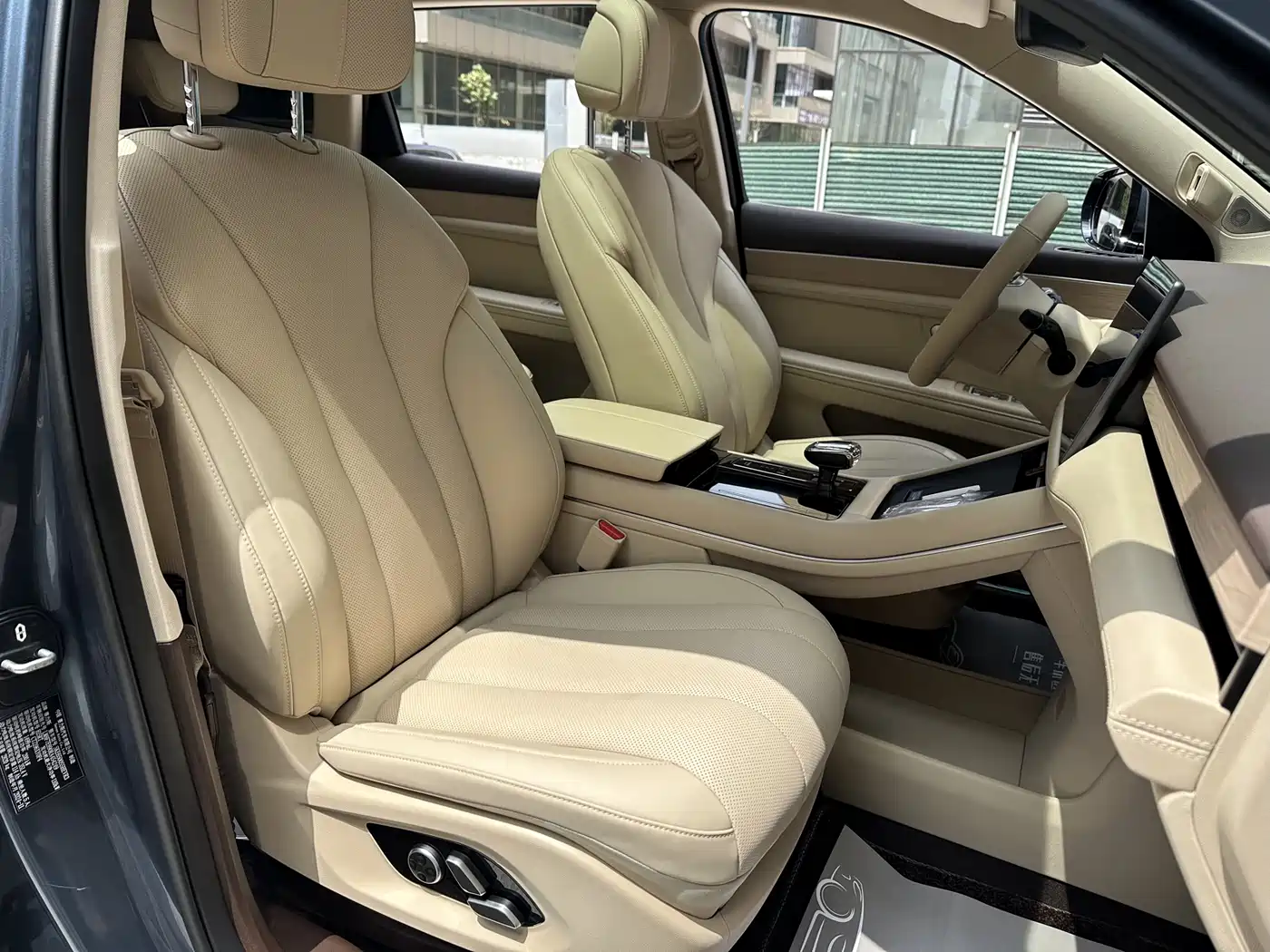 AITO Wenjie AITO M7 2024 1.5T Smart Drive RWD Ultra 5-seater фото 8