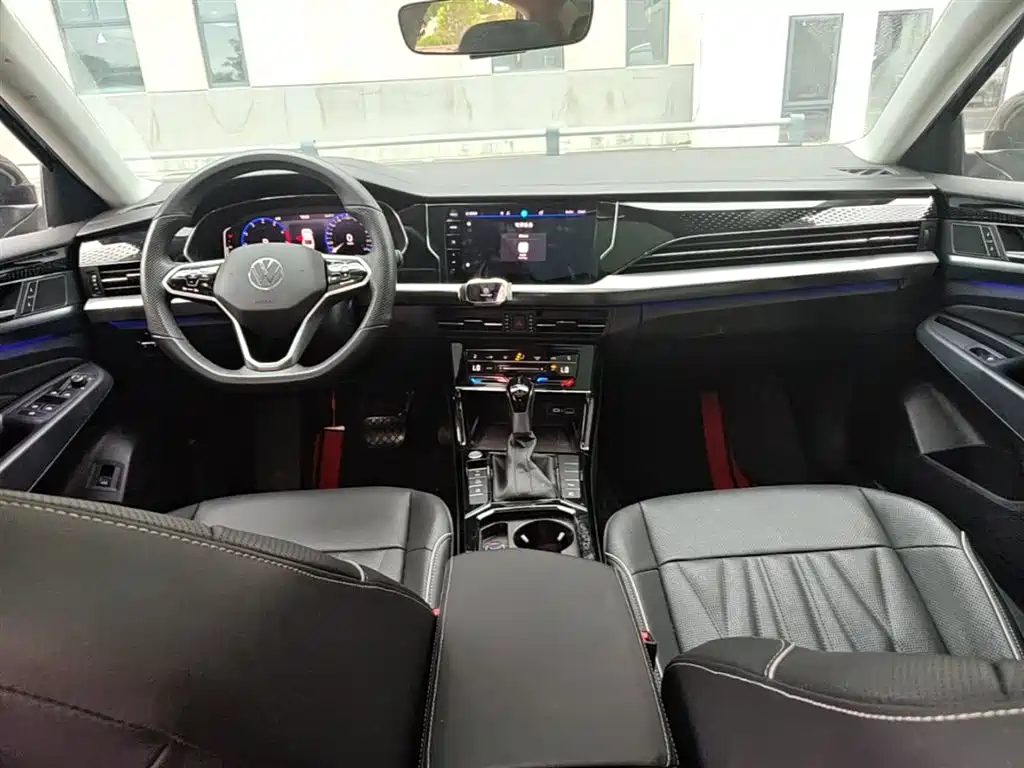 Volkswagen Passat 2023 330TSI Luxury Edition фото 10