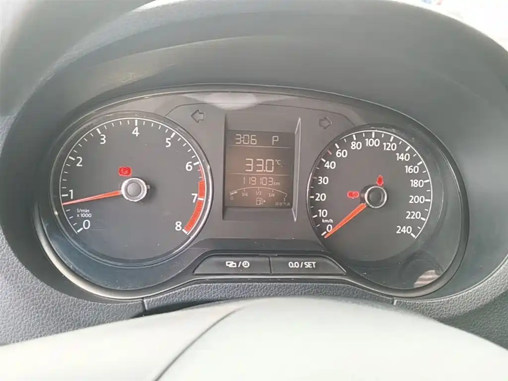 Volkswagen Polo 2016 1.4L Automatic Trend фото 12