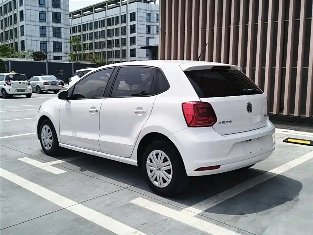 Volkswagen Polo 2016 1.4L Automatic Trend фото 5