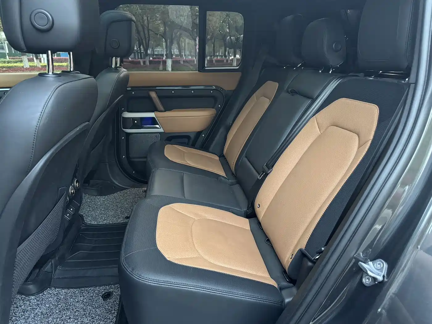 Land Rover Defender 2023 Model 110 3.0T P400 X-DYNAMIC HSE фото 10