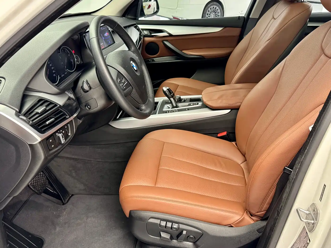 BMW X5 (Import) 2018 xDrive35i Elegant Model фото 7