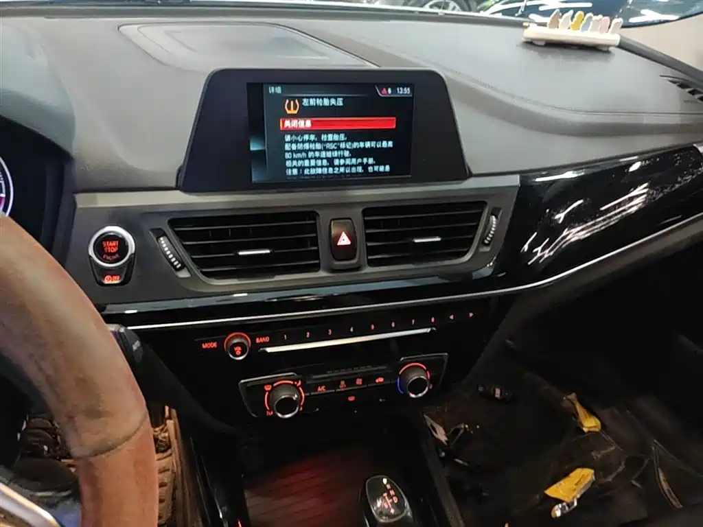 BMW 1 Series 2017 118i Sport фото 13