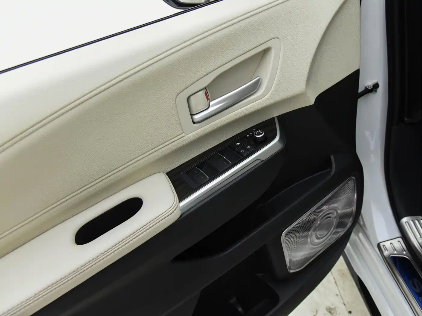 Toyota Sienna 2024 2.5L Hybrid 4WD Premium Edition фото 9