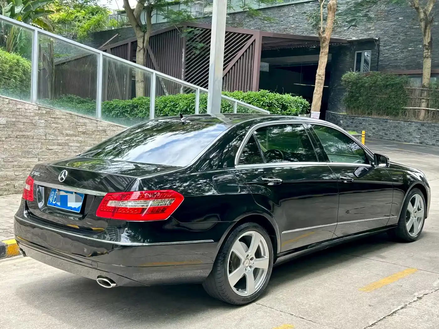 Mercedes-Benz E-Class 2013 E 300 L Fashion фото 8