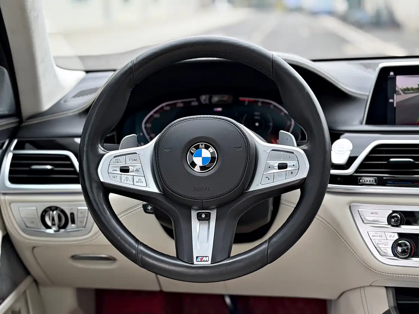 BMW 7 Series 2019 740Li xDrive Executive M Sport Package фото 9