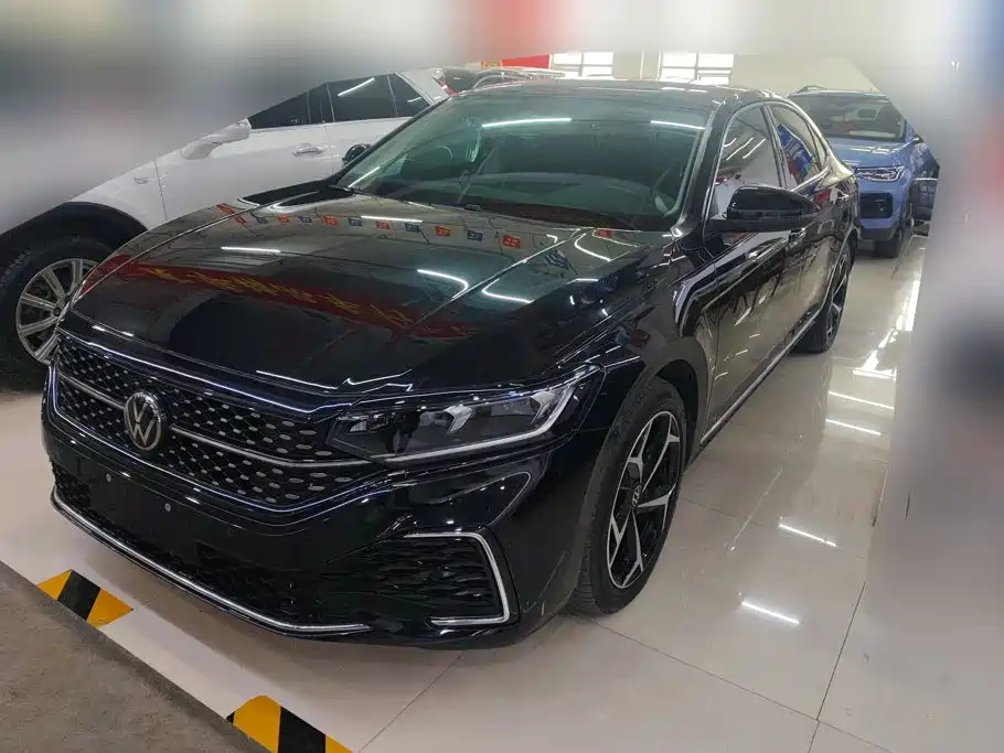 Volkswagen Passat 2025 2025 Outstanding 380TSI Starlight Dragon Soaring Edition