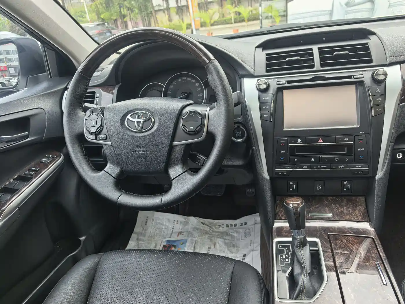 Toyota Camry 2016 2.5G 10th Anniversary Luxury Navigation Edition фото 13