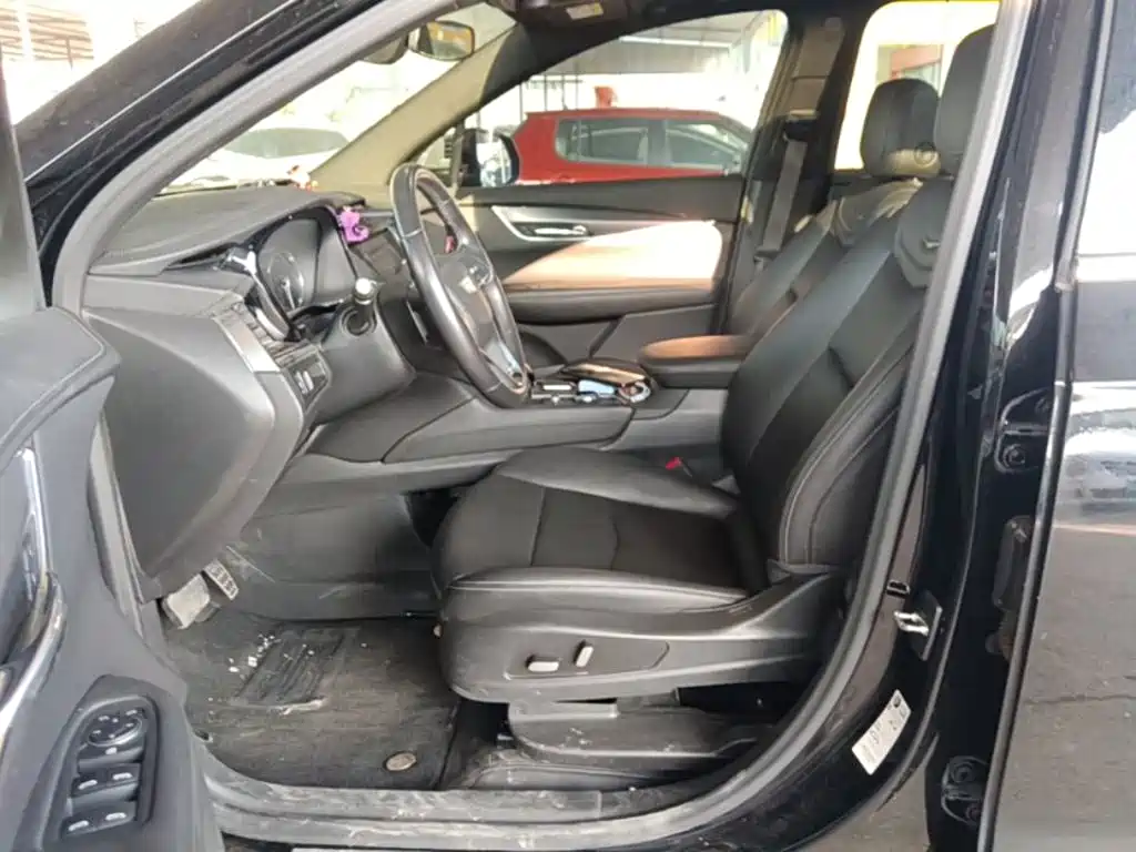 Фото 15 - Cadillac XT6