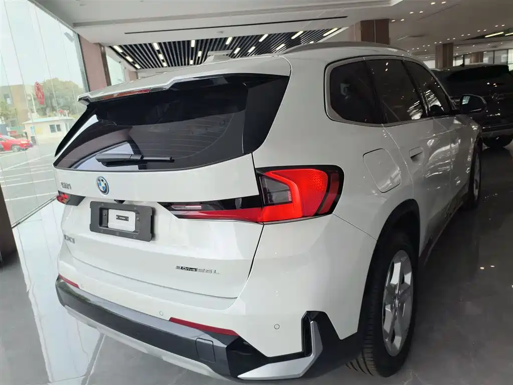 BMW iX1 2023 eDrive25L X Design Package фото 7