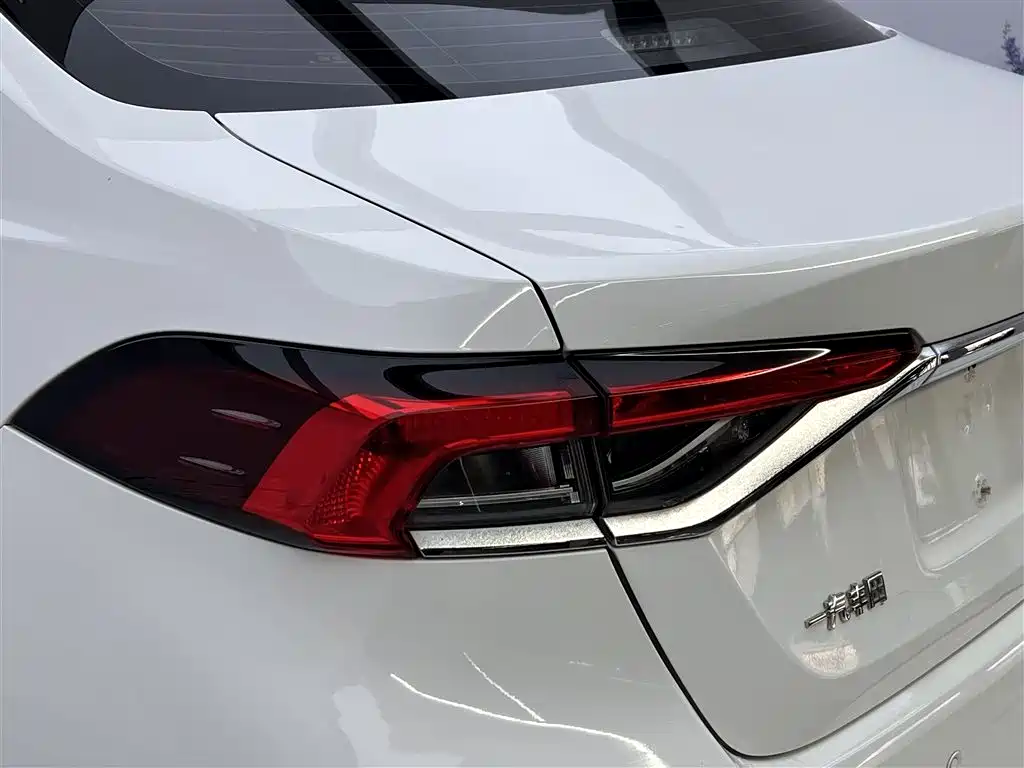 Toyota Corolla 2019 1.2T S-CVT GL Pioneer Edition фото 10