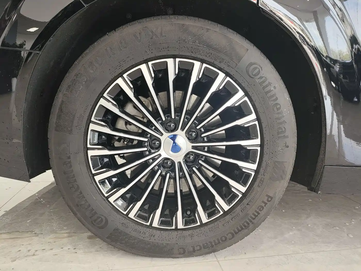 Denza D9 2024 DM-i 980 AWD Prestige фото 18