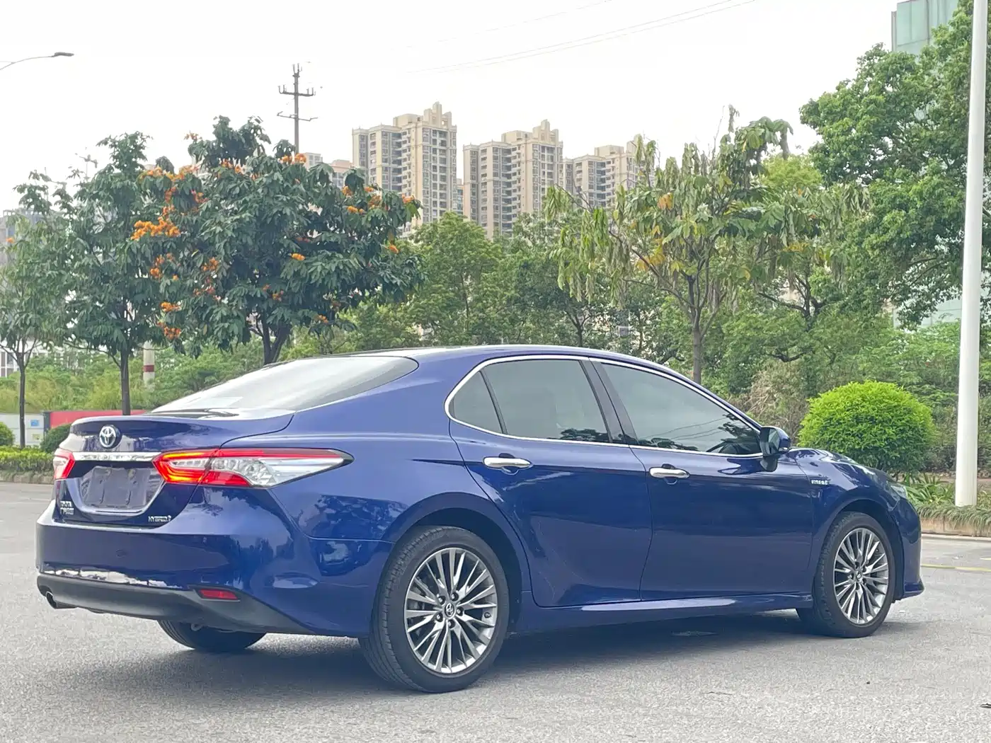 Toyota Camry 2018 Hybrid 2.5HG Luxury Edition фото 5