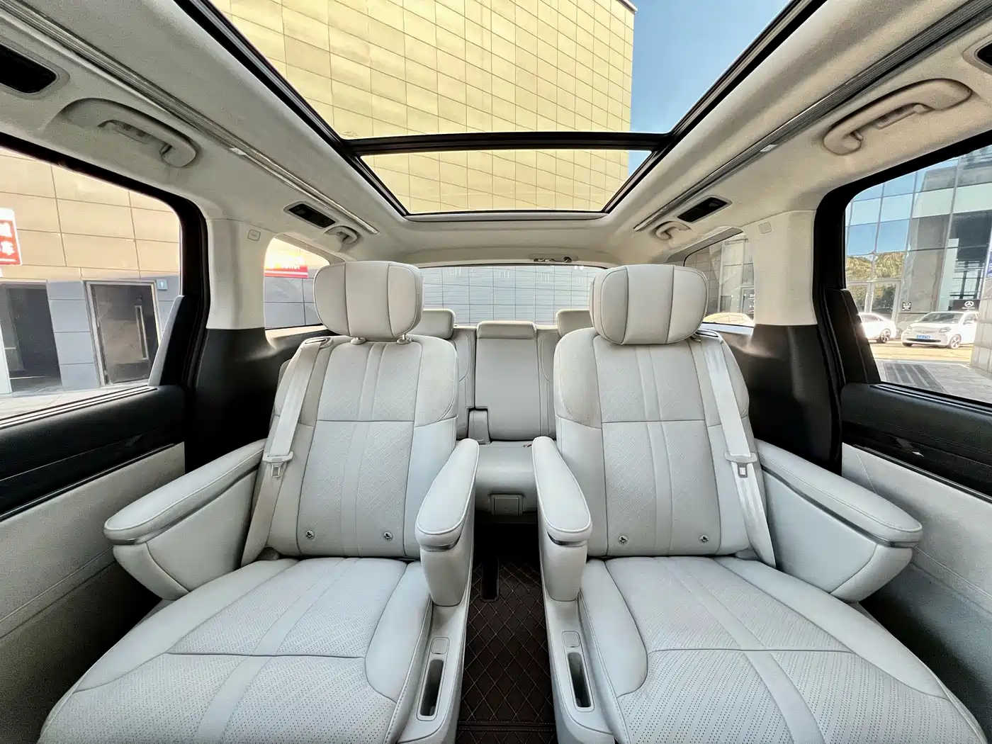 SAIC MAXUS EVERYONE 9