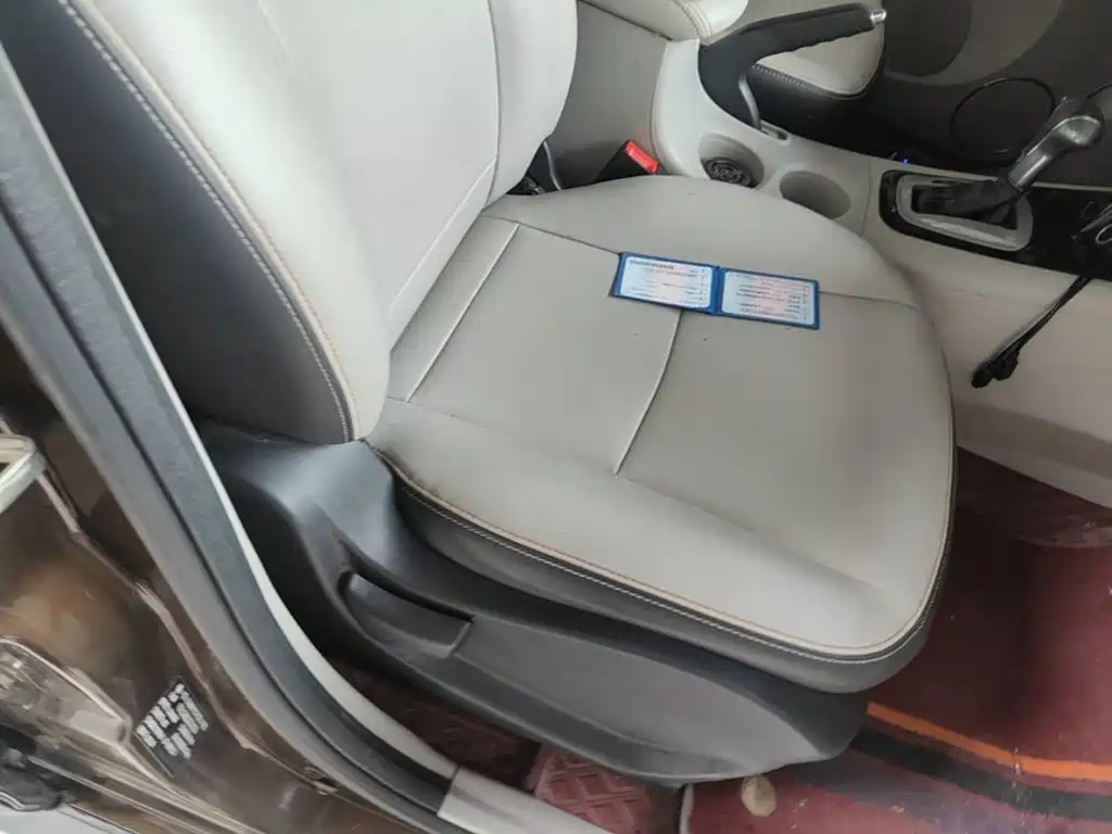 Dongfeng Fengxing Joyear XV 2016 2015 1.6L CVT Luxury