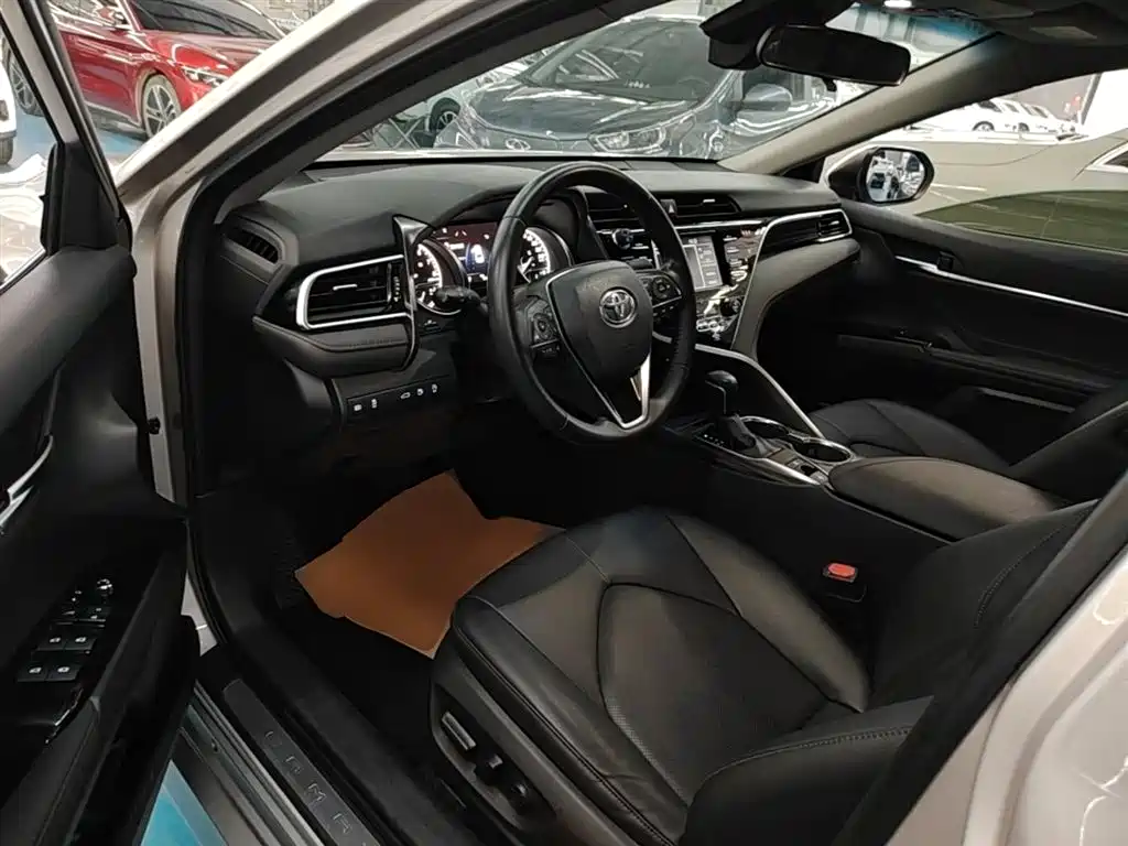 Toyota Camry 2018 2.0G Luxury Edition фото 16