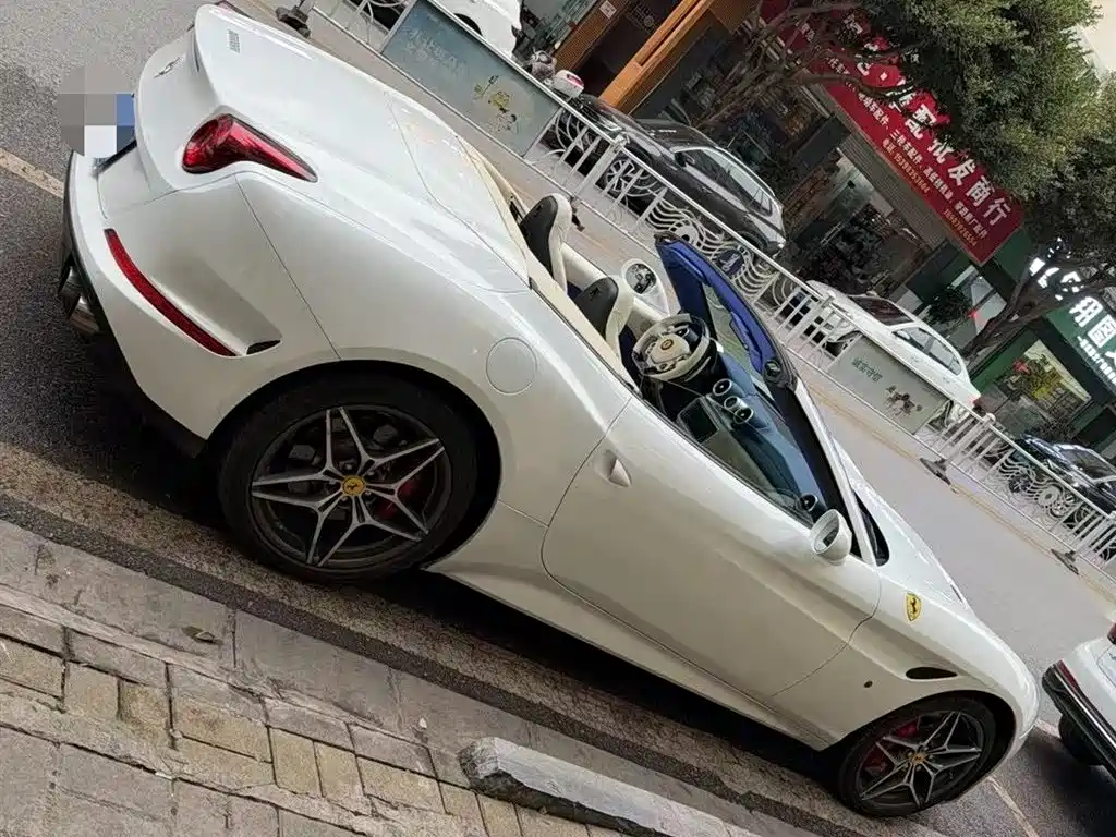 Ferrari California T 2015 3.9T Standard фото 10