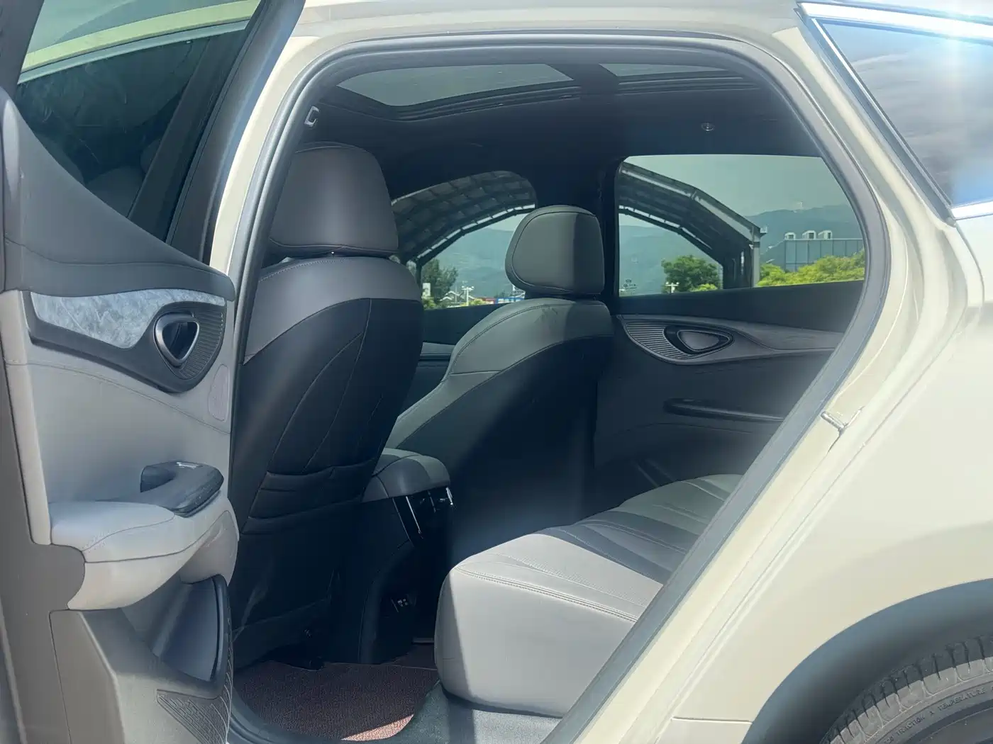BYD Seal 2024 Glory Edition DM-i 1.5L 121km Luxury фото 12