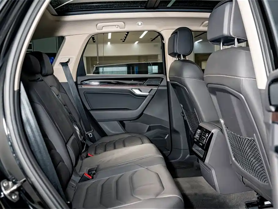 Volkswagen Touareg 2022 3.0TSI Rui Xiang Edition Gloss Black Sport Package фото 24