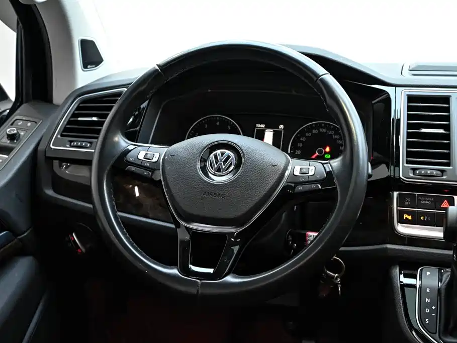Volkswagen Multivan 2019 2.0TSI 4WD Premium 7-seater фото 14