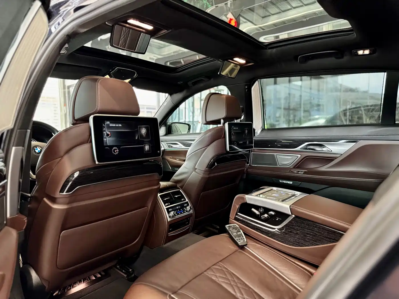 BMW 7 Series 2017 730Li Luxury Edition фото 7
