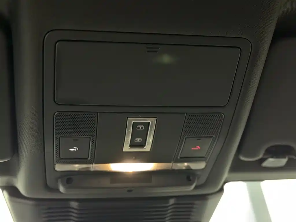 Land Rover Discovery Sport 2022 Model 249PS R-Dynamic S Performance Edition 5-Seater фото 24