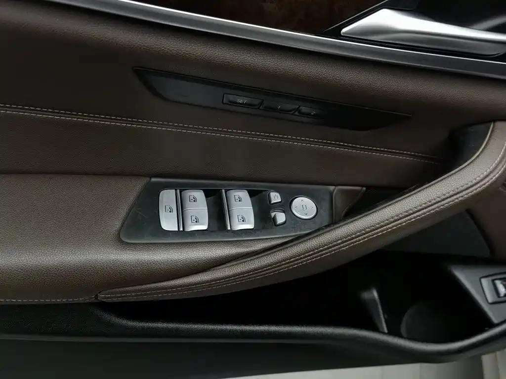 Фото 9 - BMW 5 Series