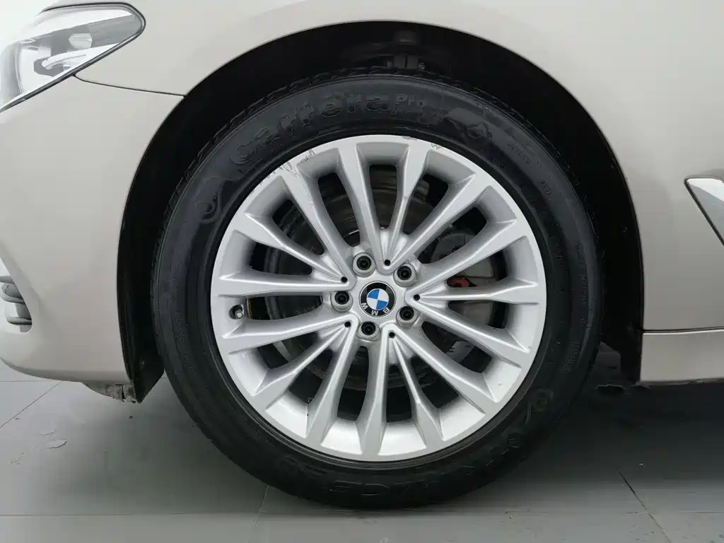 Фото 17 - BMW 5 Series