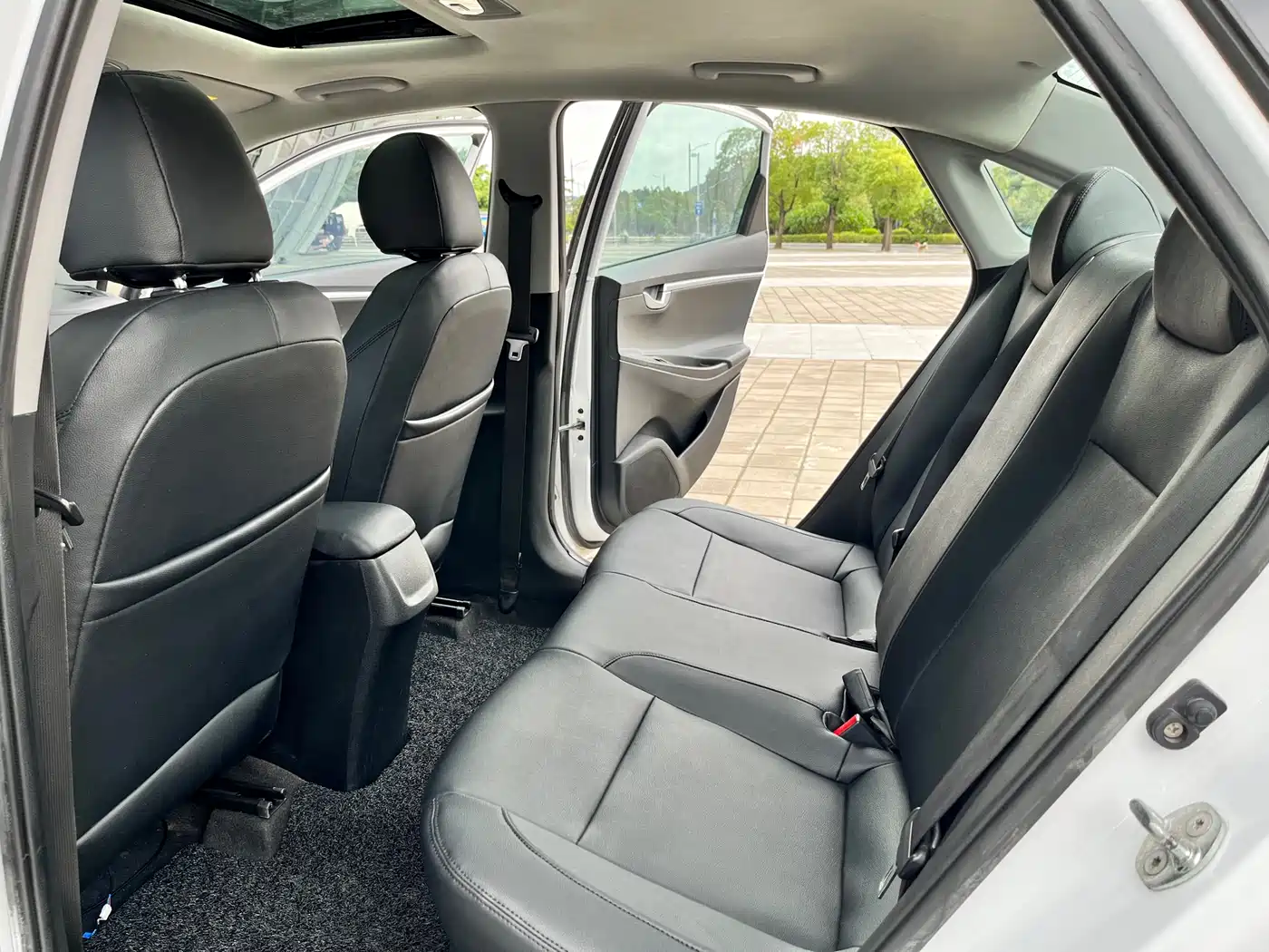 Hyundai Elantra 2017 1.6L Automatic Joy Edition DLX фото 9